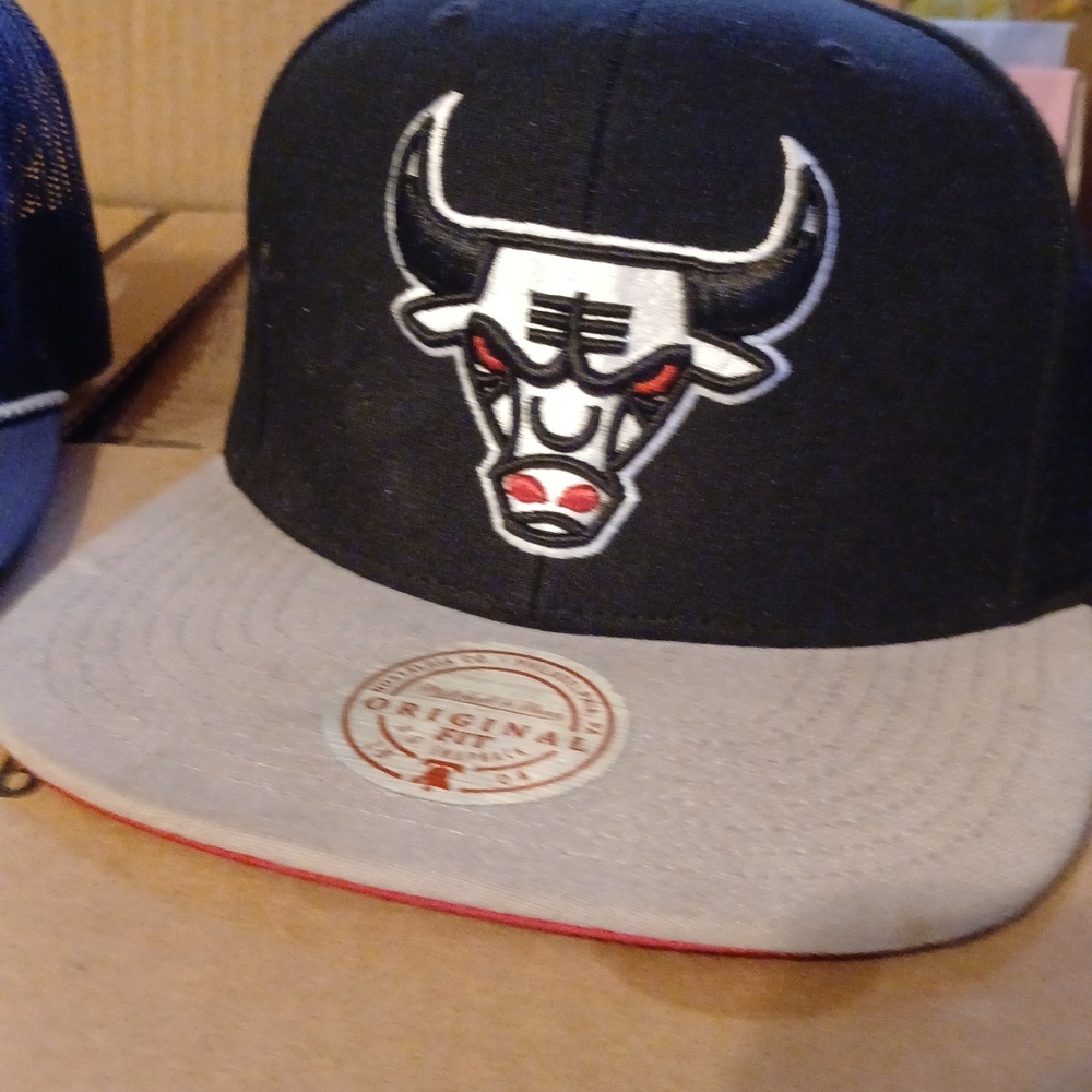 Black and Gray Authentic Bulls Snapback Mitchell And Ness